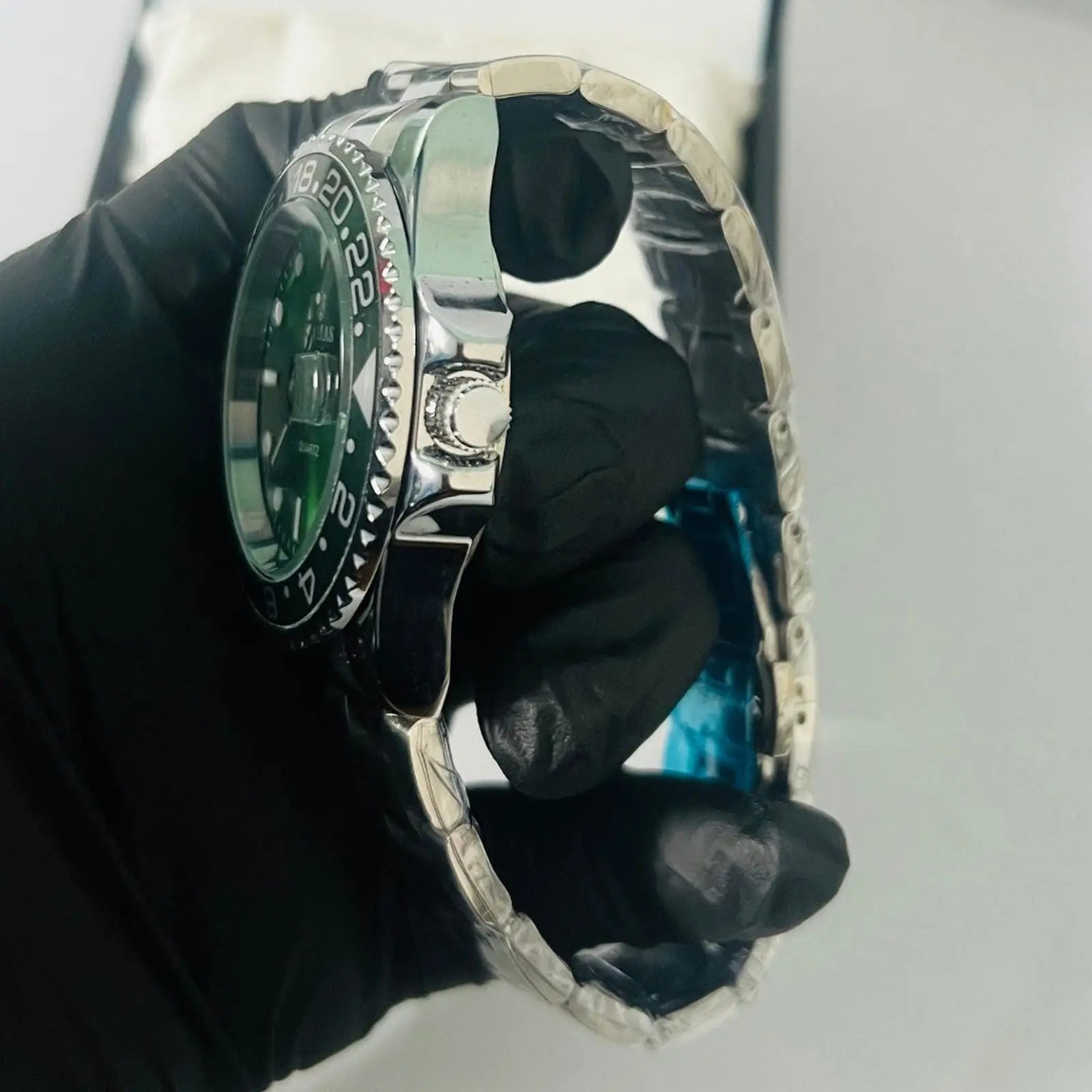 Timas Silver Chain Green Bezel Wardesh