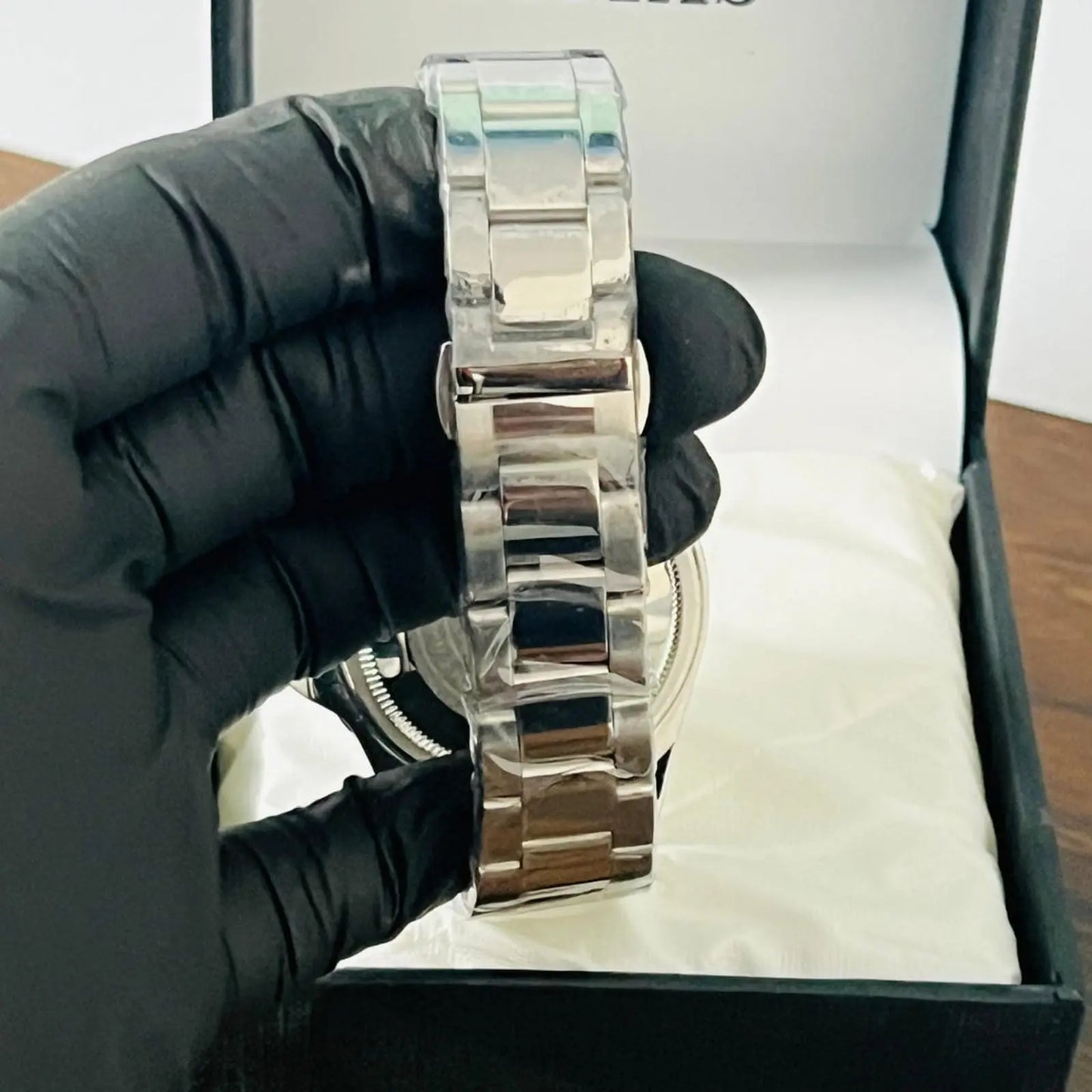 Timas Silver Chain Green Bezel Wardesh