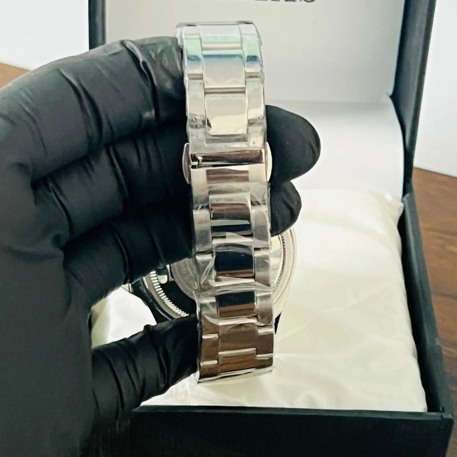 Timas Silver Chain Green Bezel Wardesh